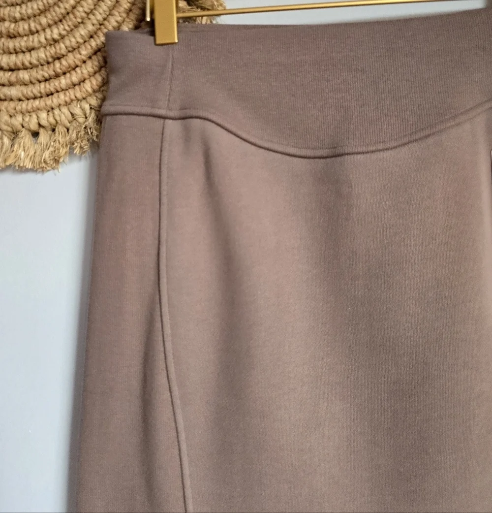 Lululemon New Women Taupetastic Scuba Knit High Rise Mini Skirt SZ Medium Sporty
